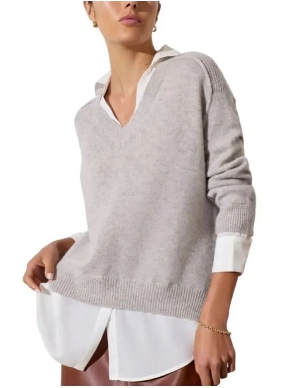 Brochu Walker Light Gray V-Neck Cashmere-Blend Sweater
